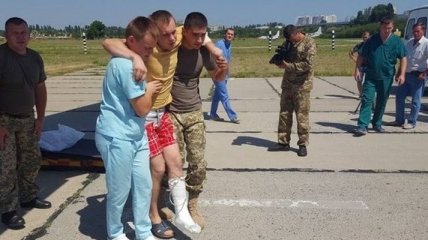 Из зоны АТО в Одессу прибыл борт с ранеными военными