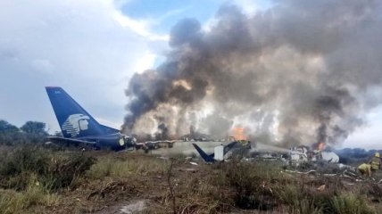 В Мексике упал самолет c сотней человек на борту: Никто не погиб