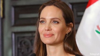 Анджелина Джоли в Перу встретилась с венесуэльскими беженцами
