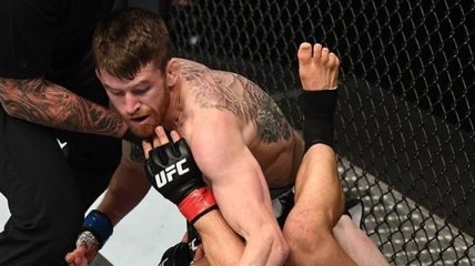 Мощнейший удар ногой с разворота: жестокий нокаут в главном бою UFC Fight Island 5 (видео)