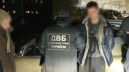 У Маріуполі затримали двох патрульних, які торгували наркотиками