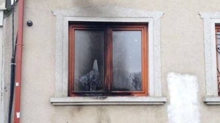 В Ужгороде бросили "коктейль Молотова" в здание союза венгров