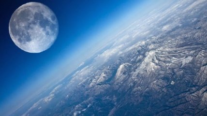 Планетологи объяснили аномальный наклон лунной орбиты