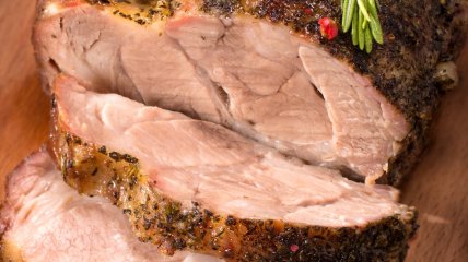 Домашняя буженина в духовке: вкус, который создает праздничное настроение (видео)