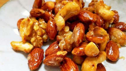 Карамелізовані горіхи (відео)