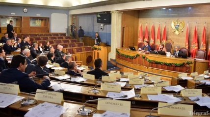 В Черногории снизили зарплаты президенту и чиновникам