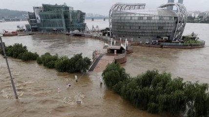 Наводнения в Южной Корее: 17 человек погибли