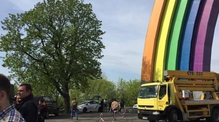 Раскраску арки Дружбы народов заблокировали