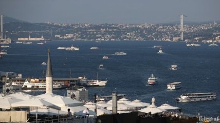 Три военных российских корабля вошли в Черное море