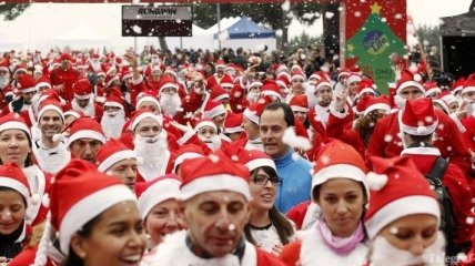 2 тысячи Дедов Морозов пробежали по улицам Белграда