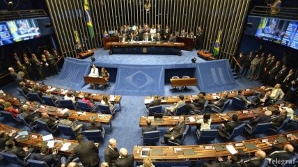 Президент Бразилии распустила правительство в ответ на импичмент