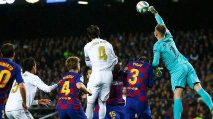 Неугомонный Бэйл, везучий Пике: обзор матча Барселона - Реал (Видео)