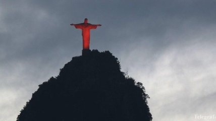 Статую Христа в Рио-де-Жанейро подсветили цветами украинского флага