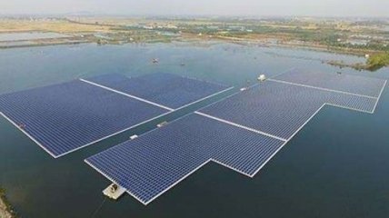 Китай запустил крупнейшую в мире плавучую фотоэлектростанцию