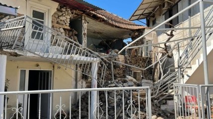 В Греции мощное землетрясение разрушило школу и церковь (фото, видео)