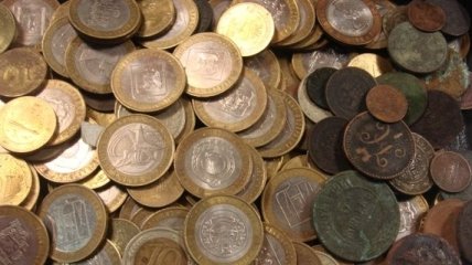 Таможенники обнаружили 13 старинных монет, которые отправляли в США