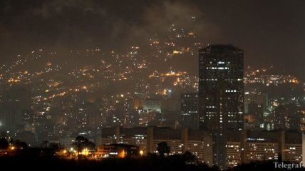 Венесуэла уже четверо суток без света, в стране объявили дополнительный выходной