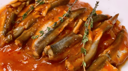 Мойва в томатном соусе получается очень вкусной
