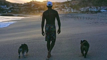 Льюис Хэмилтон отдыхает на пляжах Мексики