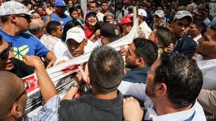 В Венесуэле продолжаются протесты: еще один погибший, 30 раненых