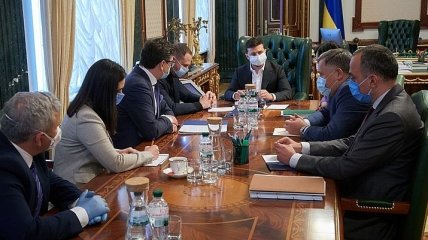 Зеленский заявляет, что в Украине "кадровый голод"