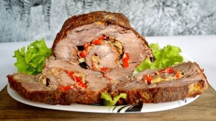Рецепт дня: мясной рулет с ветчиной и перцем по-итальянски 