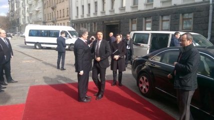 Порошенко начал встречу с премьером Италии