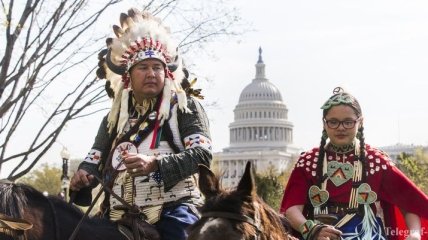Индейцы пригнали табун лошадей и разбили лагерь в центре Вашингтона