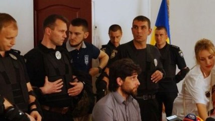 Суд не смог начать рассмотрение дела боевика Лусварги