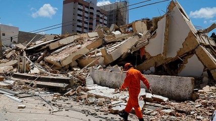 Обвал семиэтажки в Бразилии: под завалами не менее 15 человек (Фото)