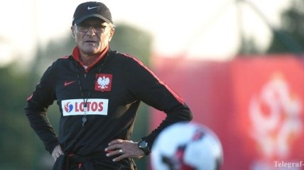 Главный тренер сборной Польши получил травму на тренировке