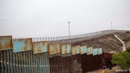 Мексиканская стена: Конгресс США принял резолюцию об отмене режима ЧП