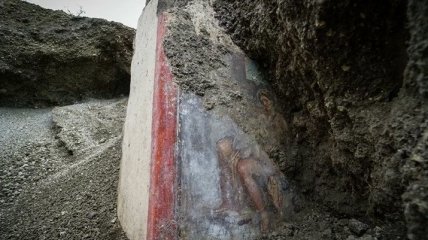 В Помпеях археологи нашли древнюю фреску