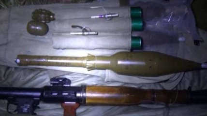 В лесополосе вблизи села Петровского на Киевщине обнаружено оружие