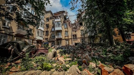 Ворожий безпілотник влучив у житловий будинок у Сумах