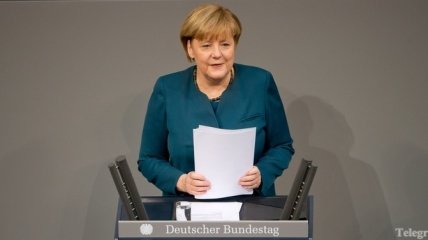 Меркель призывает Украину продемонстрировать преданность демократии