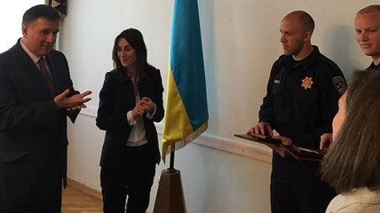 Нуланд и Аваков вручили правительственные награды полицейским США