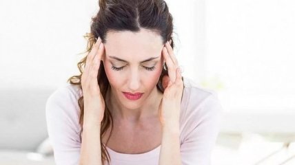 Медики назвали основные причины утренней головной боли 