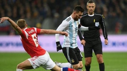 Сборная Аргентины с трудом вырвала победу у России, забив гол из офсайда