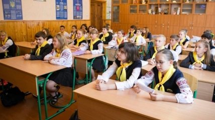 Украинских школьников в тестовом режиме будут учить нравственности