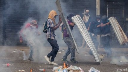 В Венесуэле во время протестов был убит 13-летний подросток