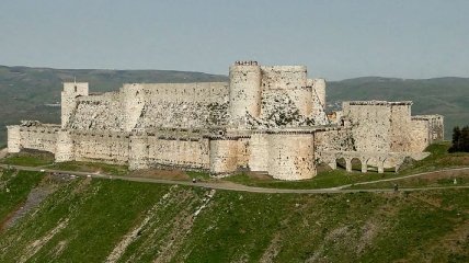 Сирия: знаменитый замок Крак де Шевалье поврежден авиаударом   