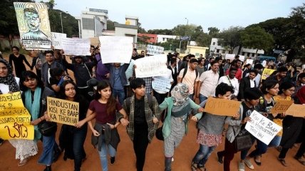 Протесты в Индии: 14 погибших, задержанных - свыше четырех тысяч (Видео)