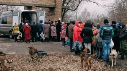 За это боролись? В сети обсуждают фото очереди за бесплатной похлебкой в Донецке и Макеевке