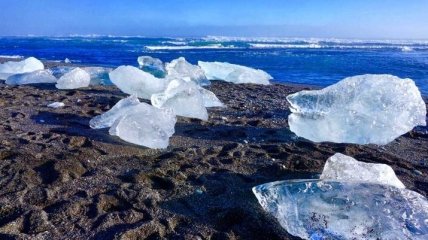 В алмазах, извлеченных из мантии Земли, обнаружен водный лед