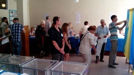 На выборах в Чернигове зафиксировали фальшивых наблюдателей