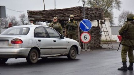 В пунктах пропуска на Донбассе застряли 820 авто