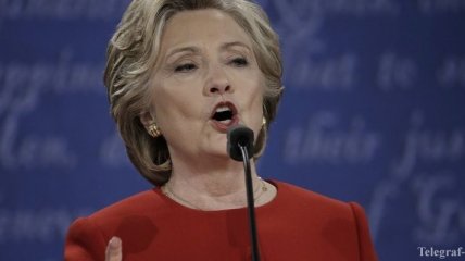 Клинтон: Нельзя доверять ядерную кнопку человеку, которого раздражают твиты