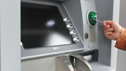 Инструкция, что делать, когда банкомат не выдает средства после списания