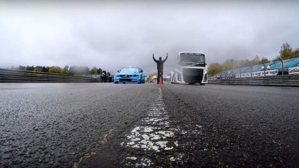 Volvo S60 Polestar против гоночного тягача The Iron Knight (Видео)